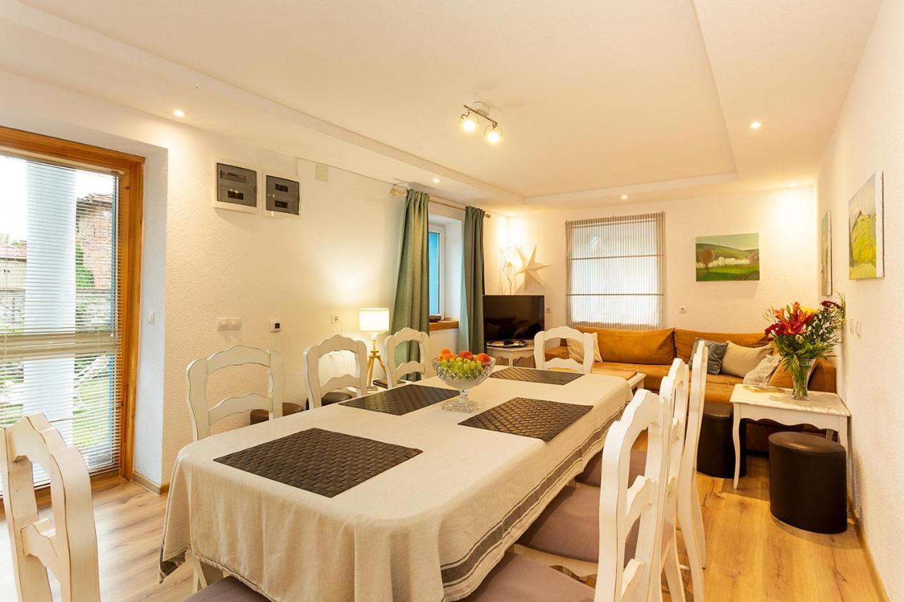 Garmen Hills Guest Houses ภายนอก รูปภาพ